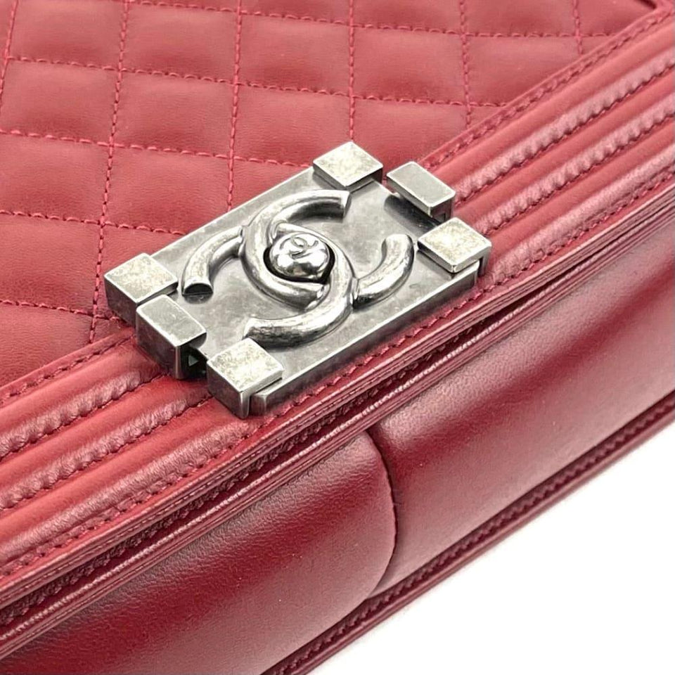 CHANEL Medium Boy Bag - Red