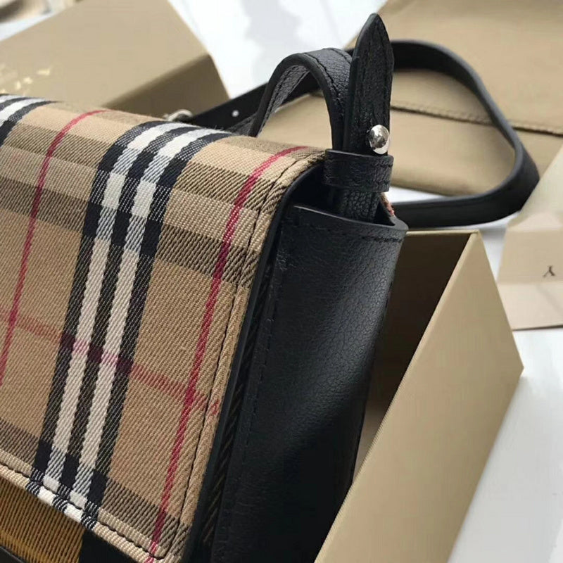 Burberry Bags - Bagsattire   445