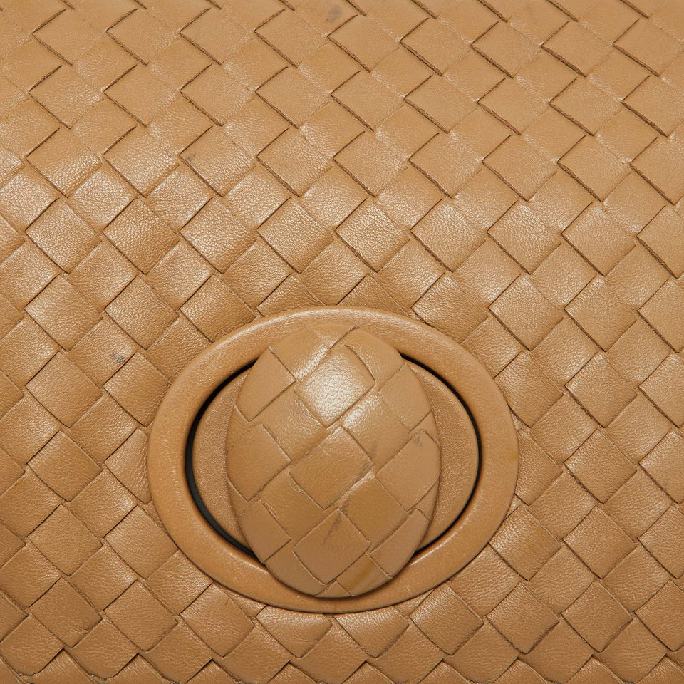 Bottega Veneta Beige Intrecciato Leather Twist Lock Flap Clutch