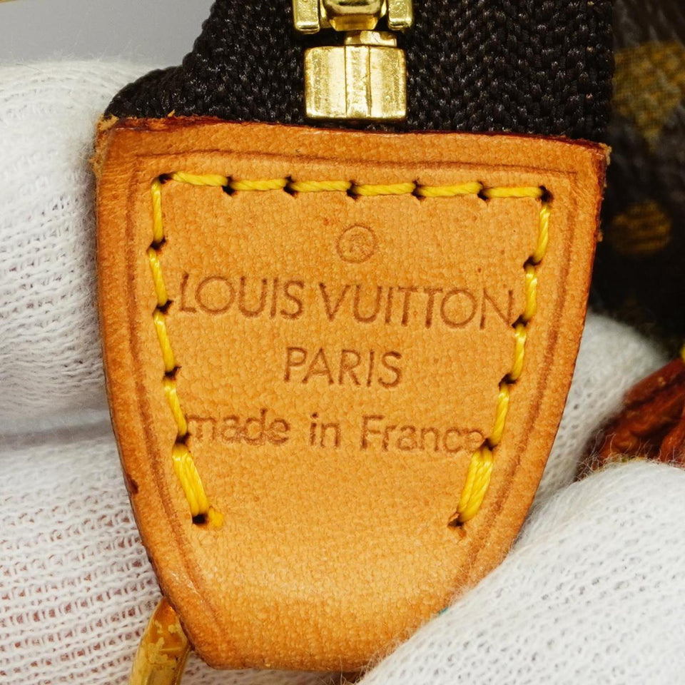 Louis Vuitton Pochette Accessoires  Canvas Clutch Bag
