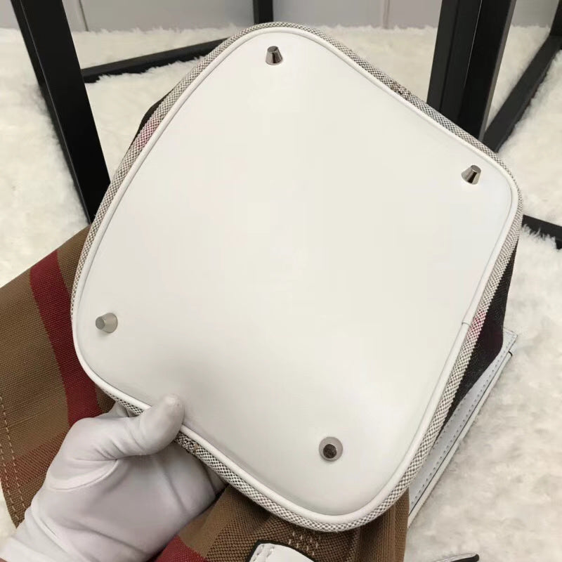 Burberry Bags - Bagsattire   426