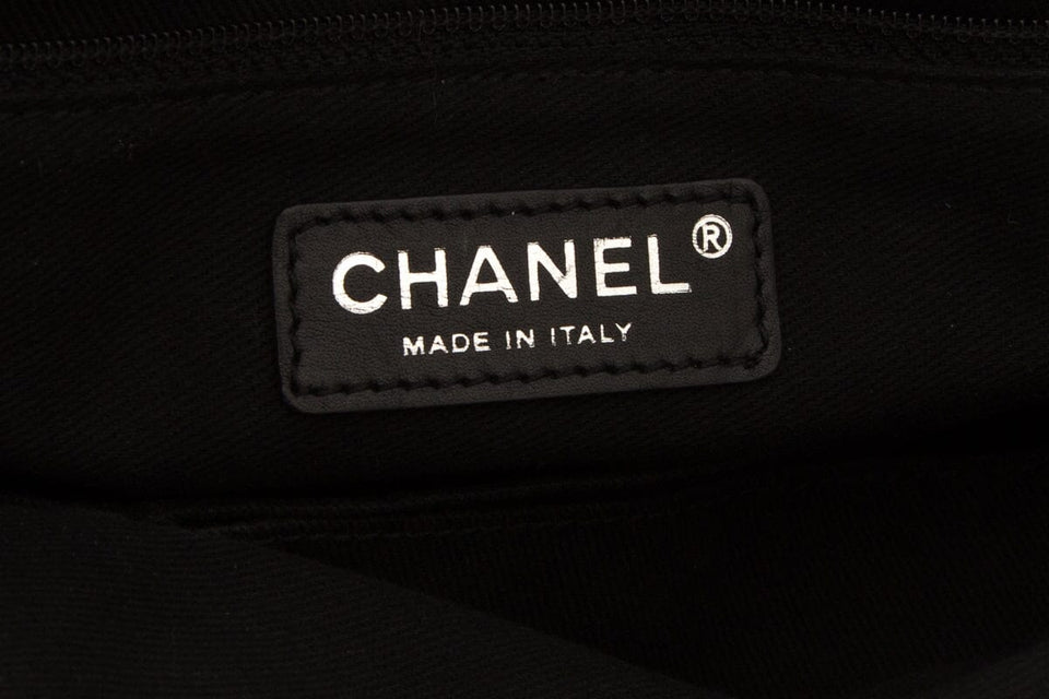 Chanel Large Trendy Zip Around Handbag
