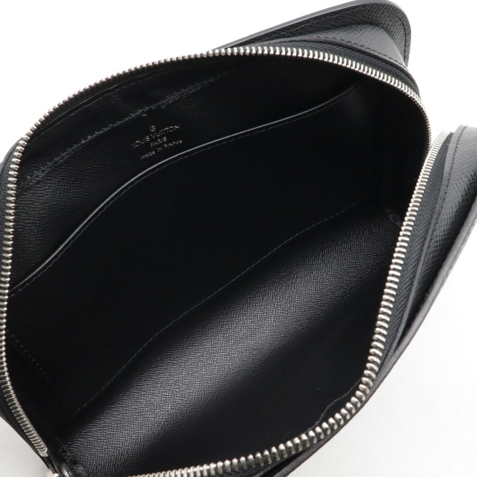 Louis Vuitton Taiga  Leather Clutch Bag