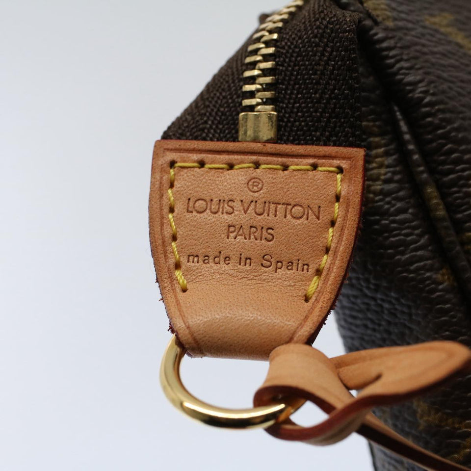 Louis Vuitton Pochette Accessoire  Canvas Clutch Bag
