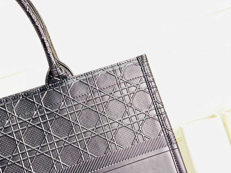 Christian Dior Bags Bags - The Tote   068