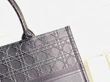 Christian Dior Bags Bags - The Tote   068