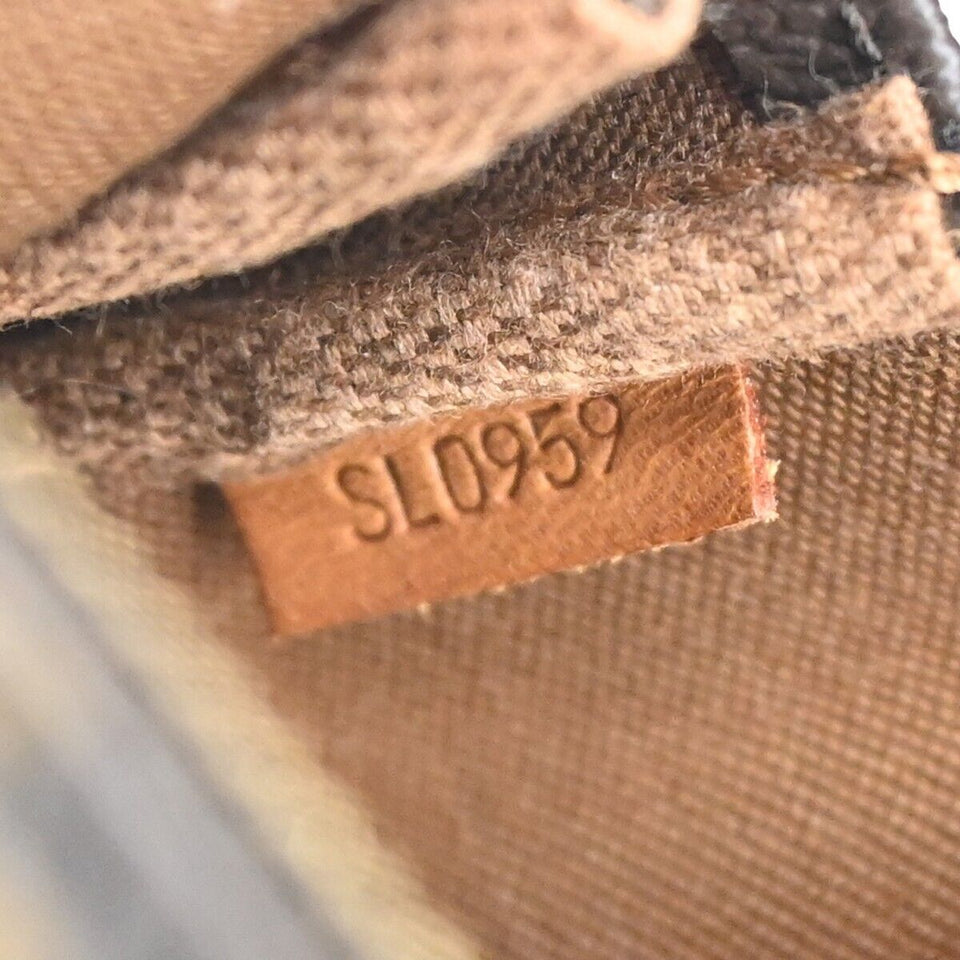 Louis Vuitton Pochette Accessoires  Canvas Clutch Bag