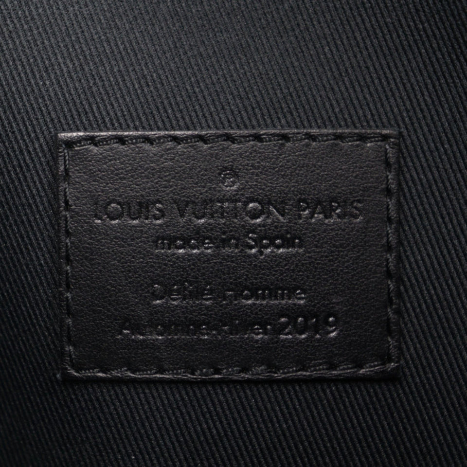 Louis Vuitton Taiga  Leather Clutch Bag