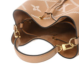Louis Vuitton Néonoé  Leather Clutch Bag