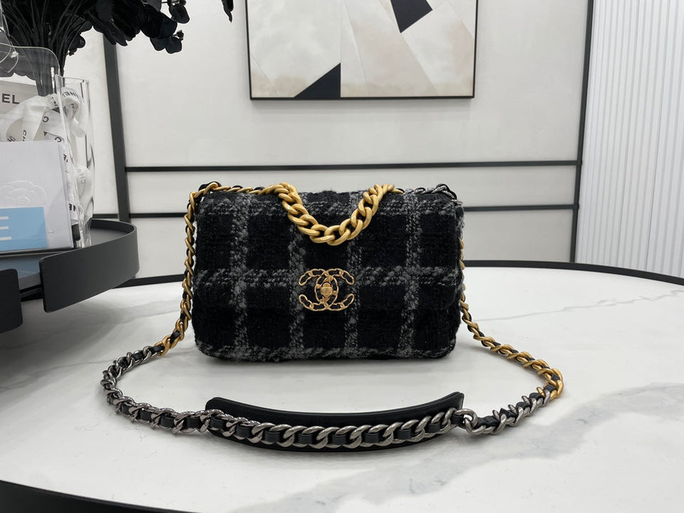 Chanel - Luxury Bag - CHL - 487