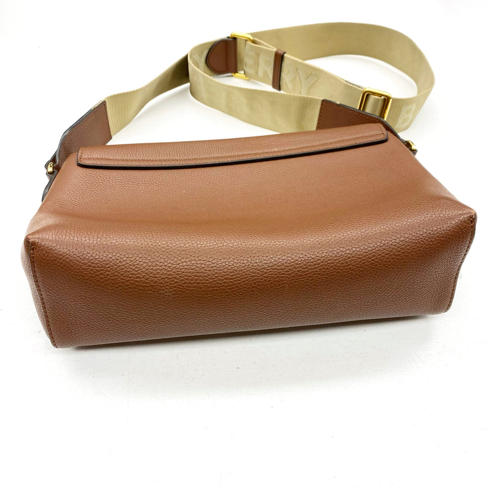Crossbody Luxury Designer By Burberry  Size: Medium